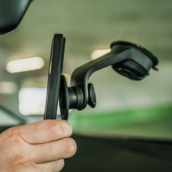 Vibration-free car suction cup mount