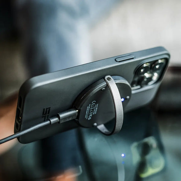 Avec support pliable et câble USB