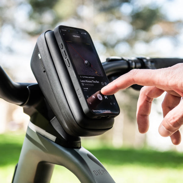 Handlebar storage with smartphone interface