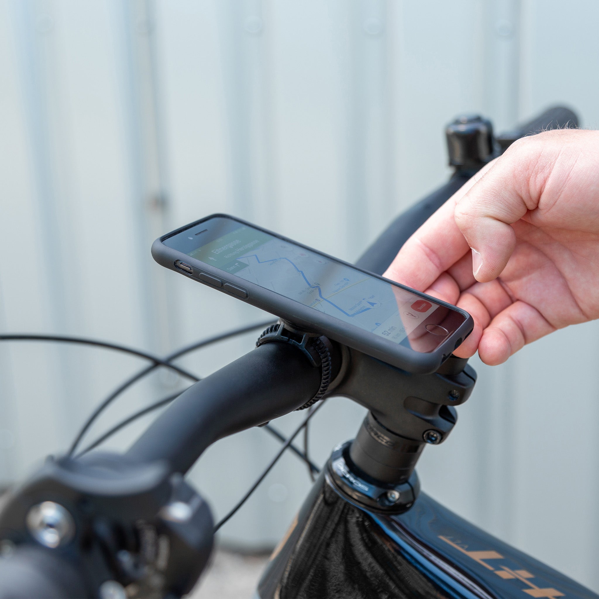 Cell phone holder for outlet cycling