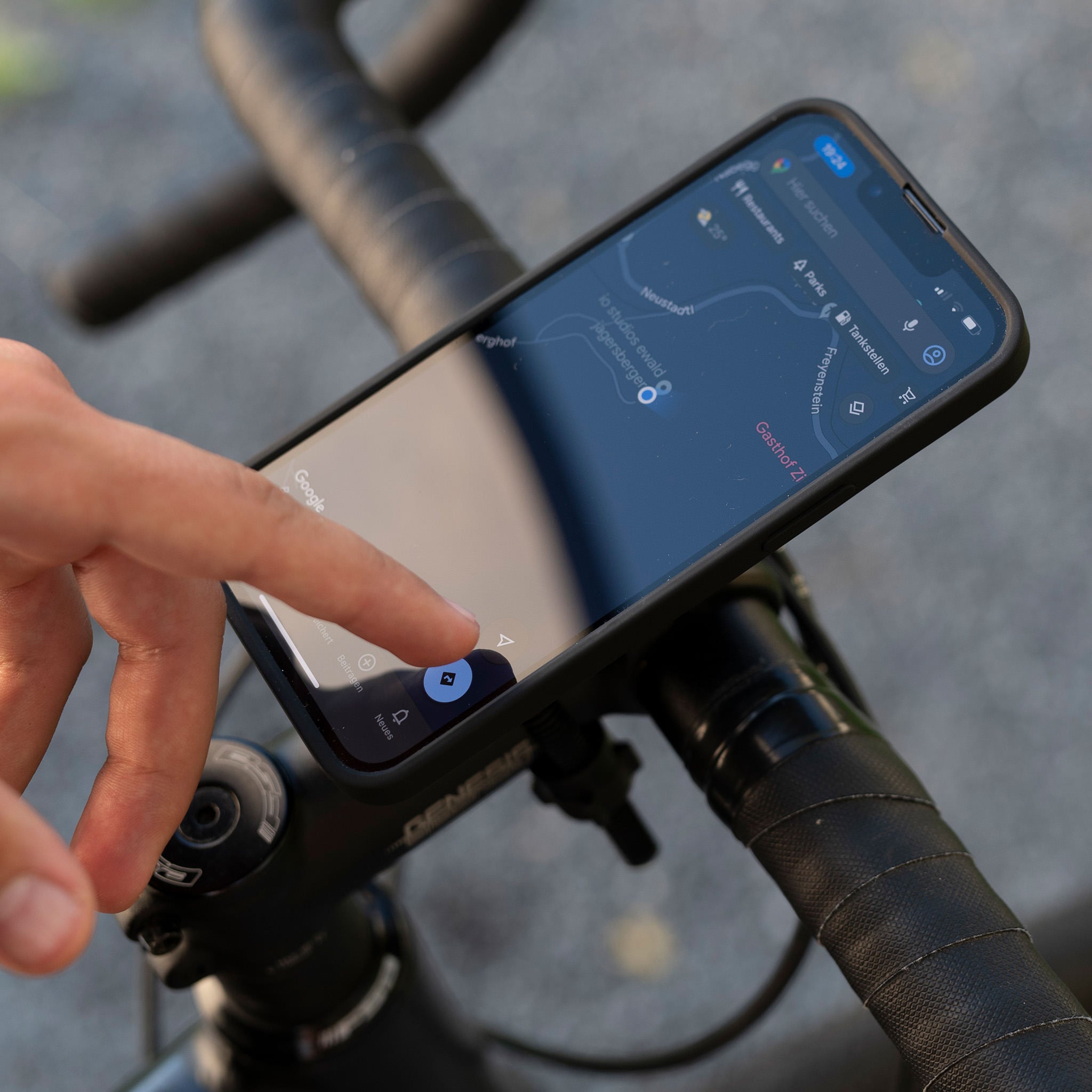 Universal bike store mount for smartphone